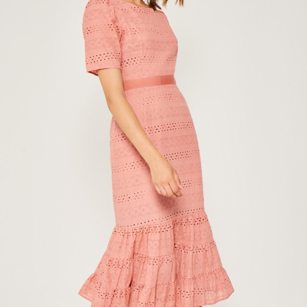 💕💕HOST PICK💕💕 Short sleeve coral midi dress